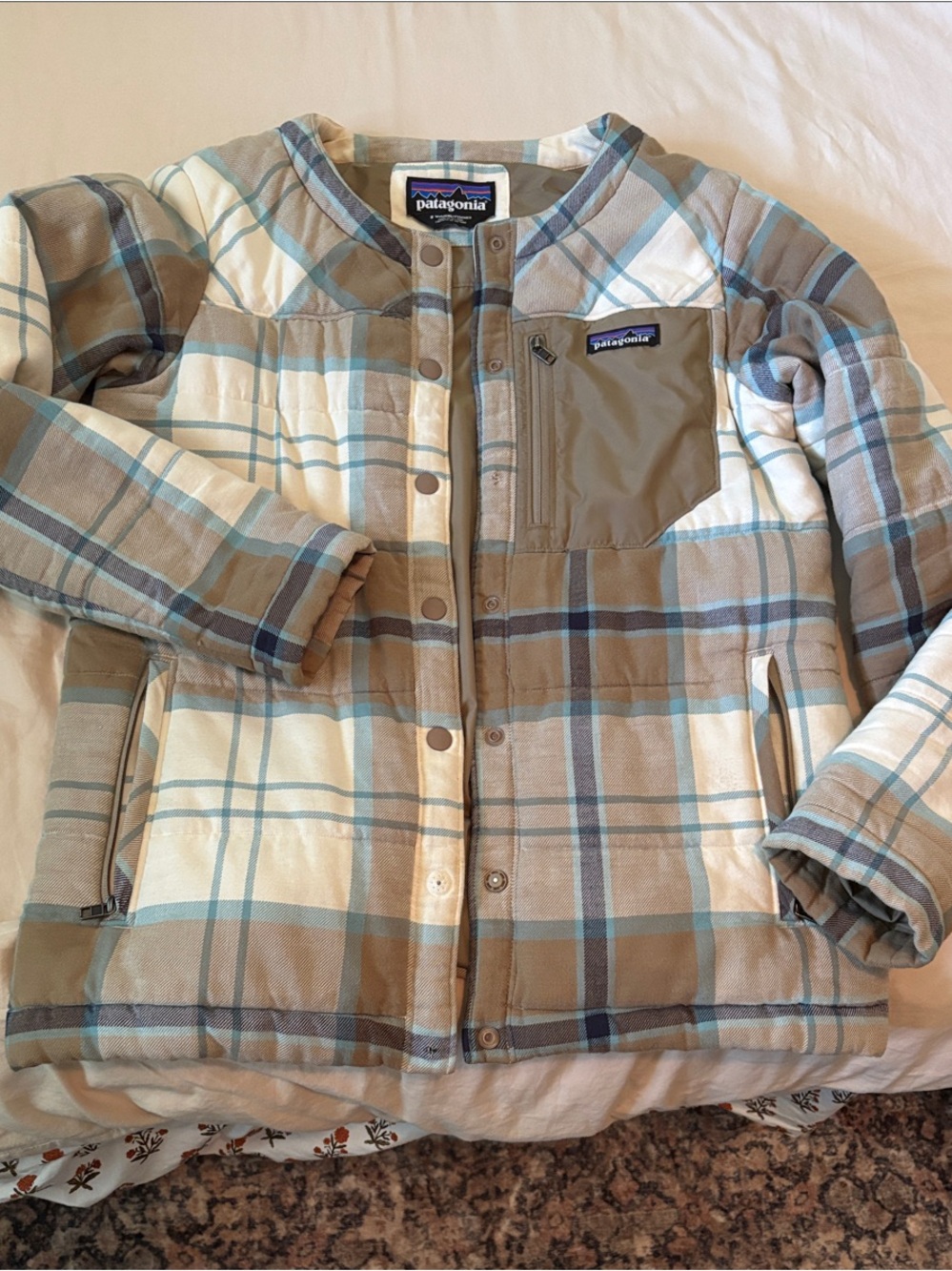 Patagonia Jacket in Cream, Tan & Blue heywood women’s small
